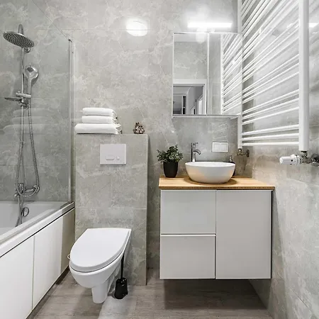 2-bedroom With Balcony Apartment Warsaw